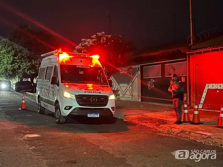 Polícia defronte ao local do crime - Crédito: Fala Matão