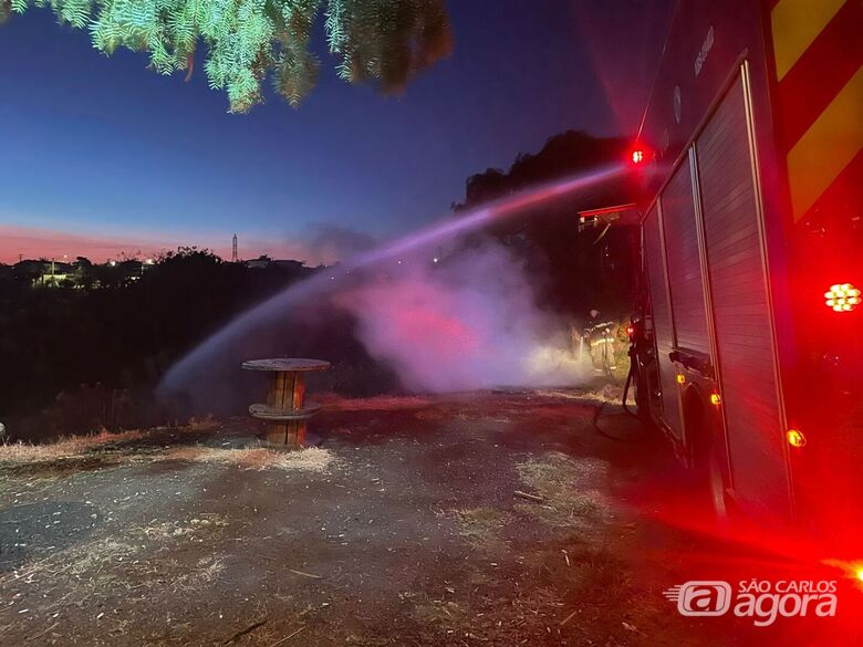 Incêndio atinge área de mata no Jardim Beatriz - Crédito: Lourival Izaque