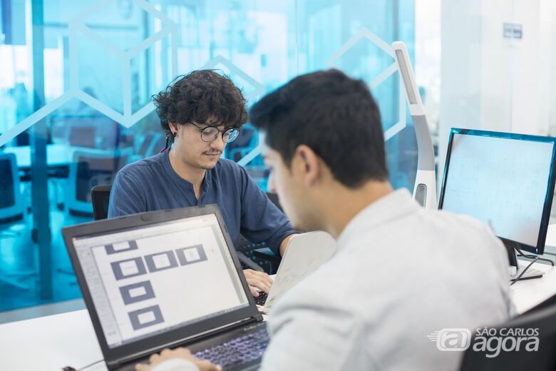 Modelos matemáticos de otimização podem ser usados para melhorar a eficiência dos processos istrativos, automatizando tarefas e economizando tempo | Imagem: Envato - 