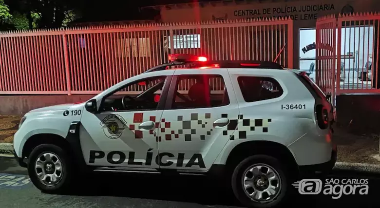 Viatura da PM defronte ao imovel - Crédito: Grupo Rio Claro
