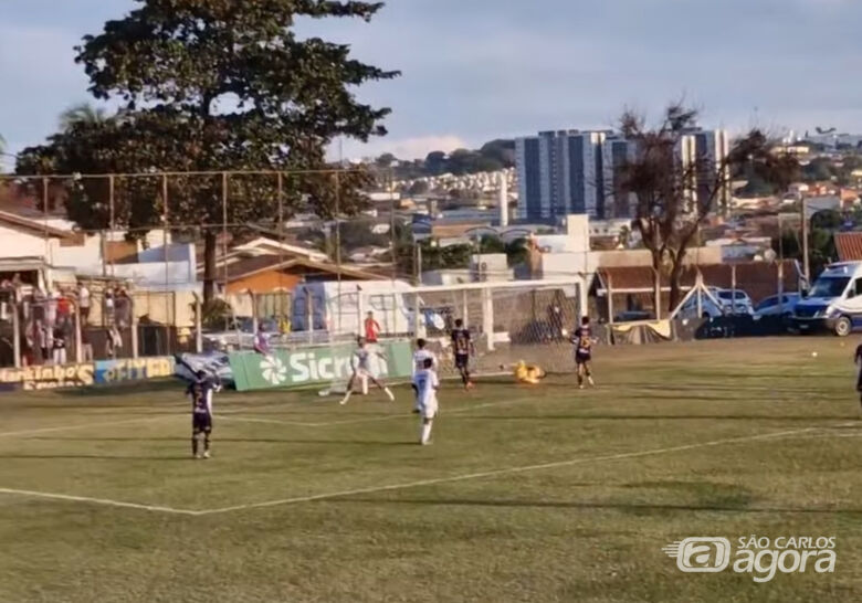 São Carlos é goleado em Limeira -