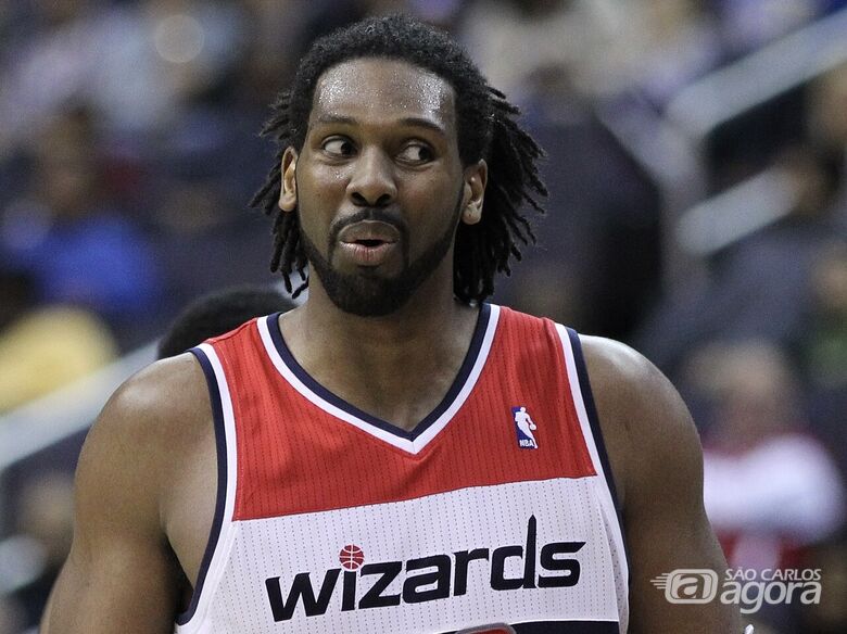 Em 2012, Nenê foi envolvido em uma troca e foi jogar no Washington Wizards, e em 2016 e depois foi para o Houston Rockets - Crédito: Wikicommons