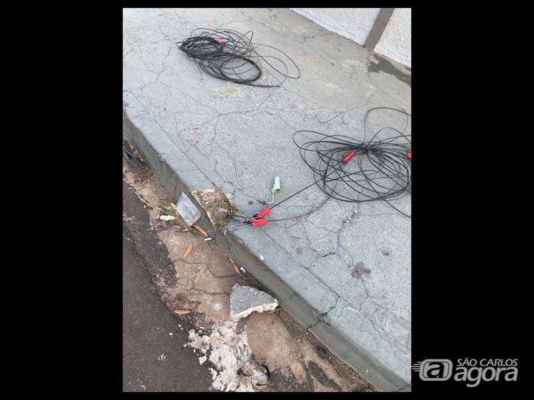 Moradores reclamam de abandono e insegurança após troca de postes na região do Santa Felícia -