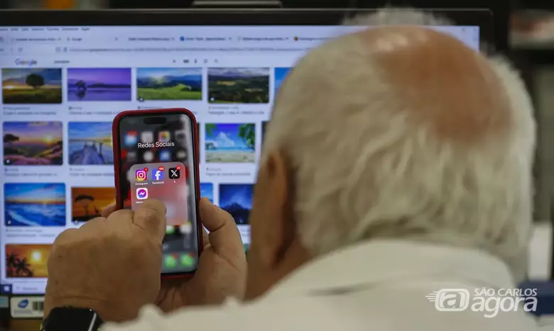 Idoso celular - Crédito: Joédson Alves/Agência Brasil