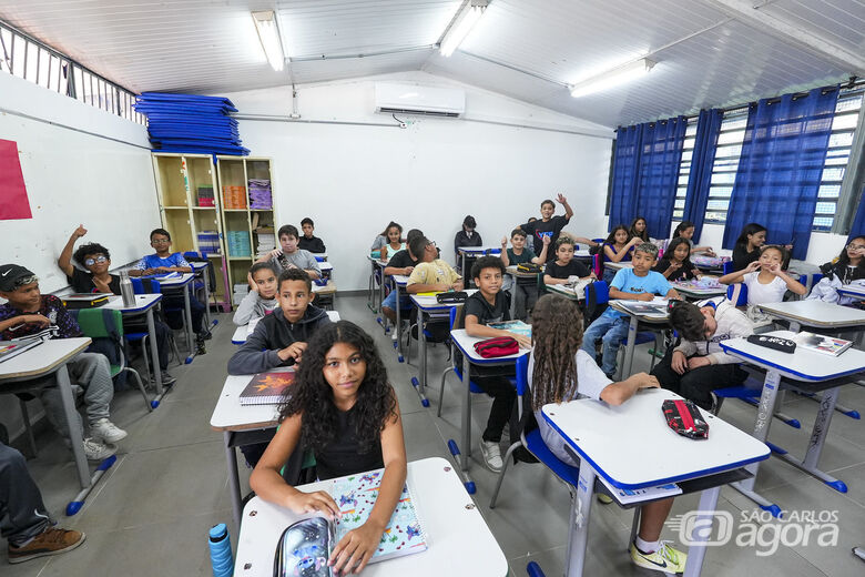 Governo mantém regras para conter faltas injustificadas de professores -