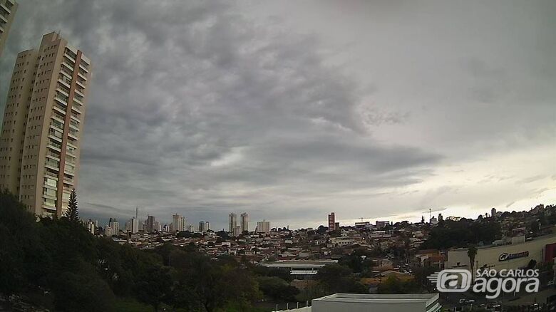 Tempo fecha e São Carlos pode ter chuva forte nesta terça-feira
-