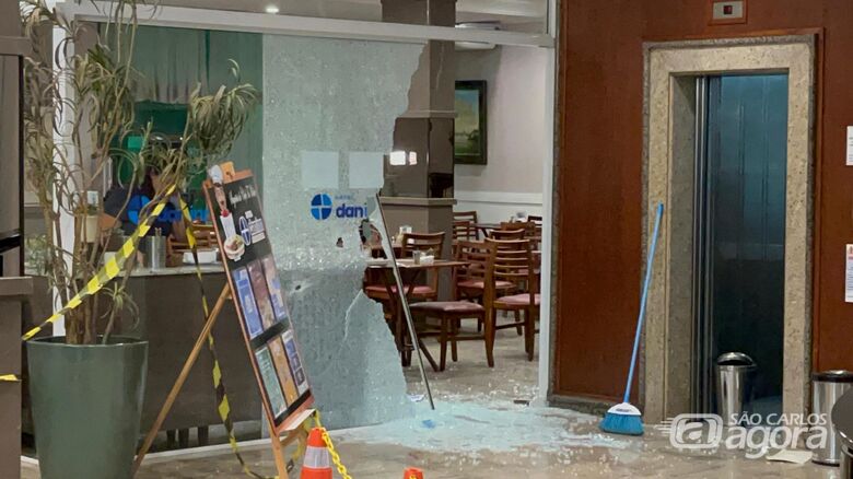 Homem invade hotel e atira contra hóspedes em Araraquara -