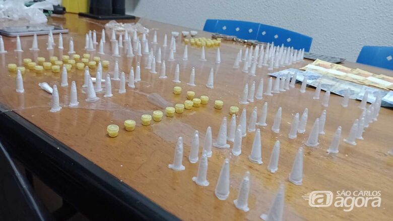 GM e PM fazem apreensão de drogas no Jardim Cruzado - 