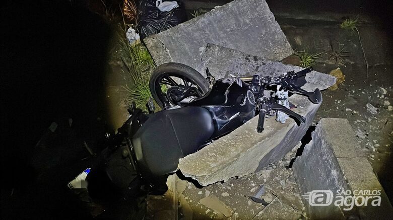 Motociclista sofre queda após tentar ultraagem na SP-318 -