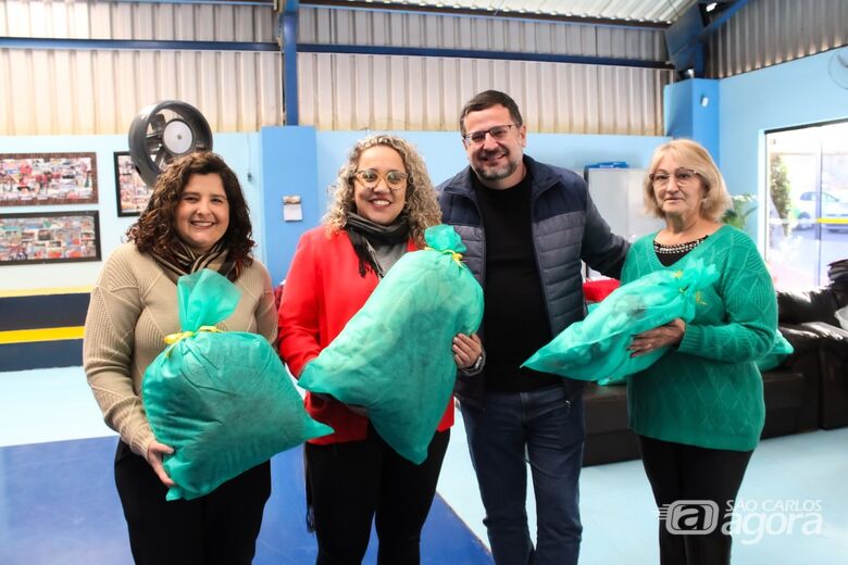 Prefeitura de Ibaté e voluntárias garantem cobertores para idosos e público atendido pela assistência social -