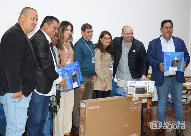 Netto Donato entrega equipamentos a conselheiros tutelares -