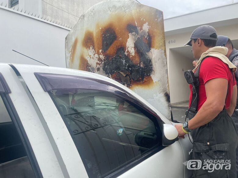 Incêndio em veículo é registrado na Vila Prado - Crédito: Lourival Izaque