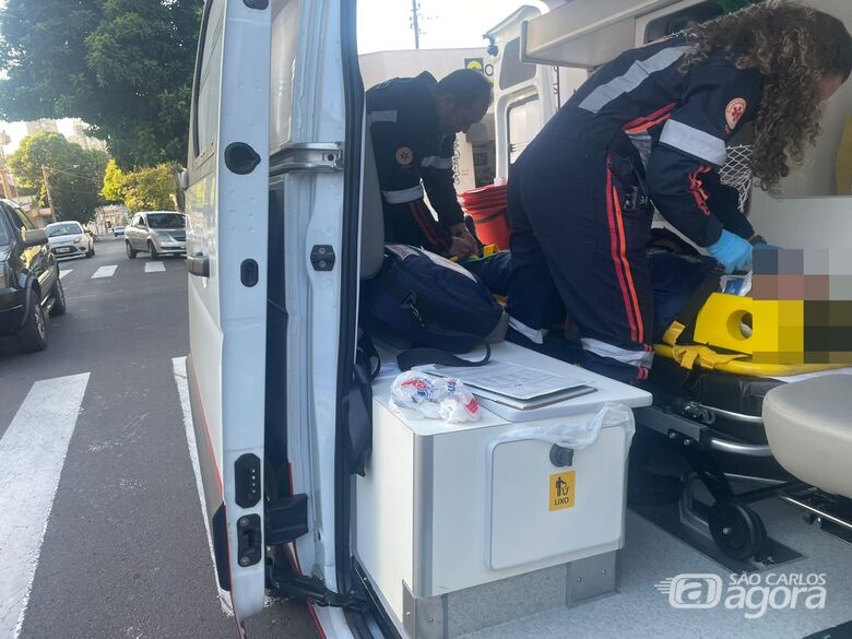 Colisão entre motos deixa um ferido no Centro de São Carlos -