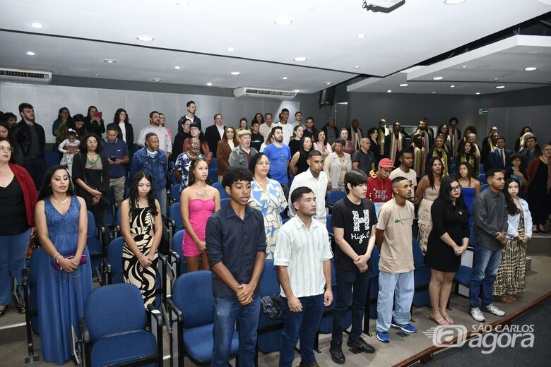 São Carlos forma 24 alunos da Educação de Jovens e Adultos -