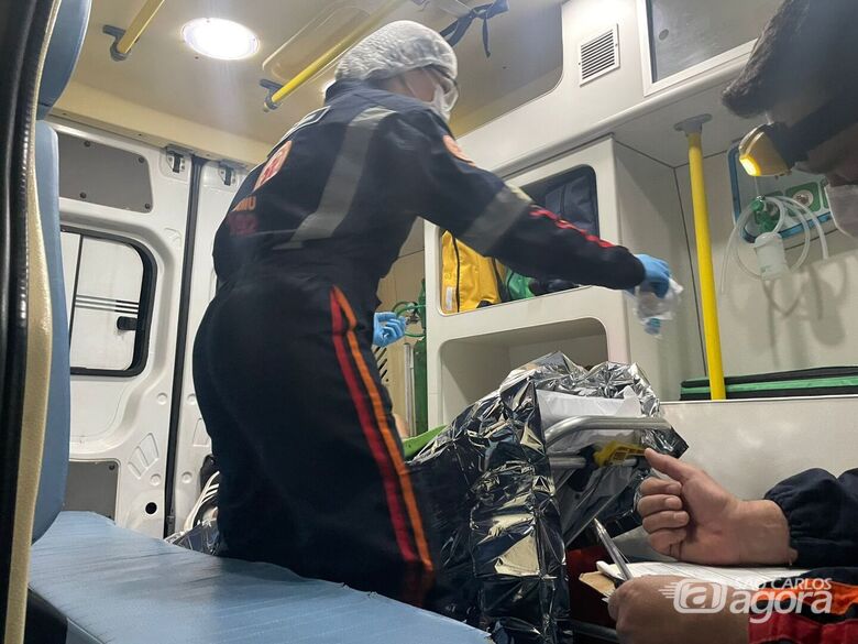 Momento em que vítima era socorrida - Crédito: Lourival Izaque