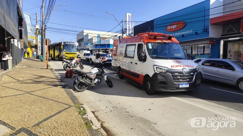 Motociclista fica ferido após colisão na Avenida São Carlos - Crédito: Maycon Maximino 