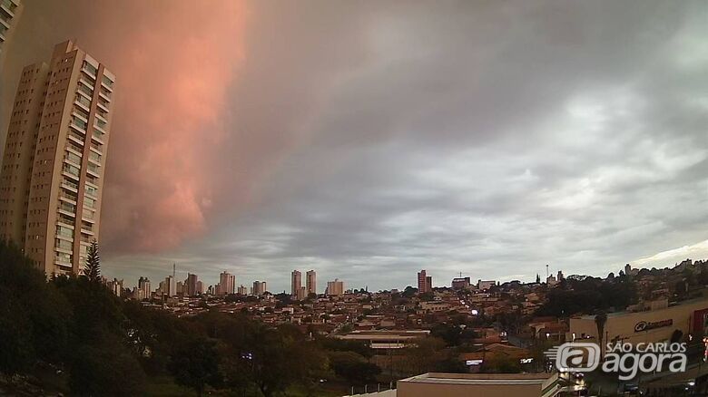 Céu fechado e com nuvens carregadas nesta segunda-feira  - 