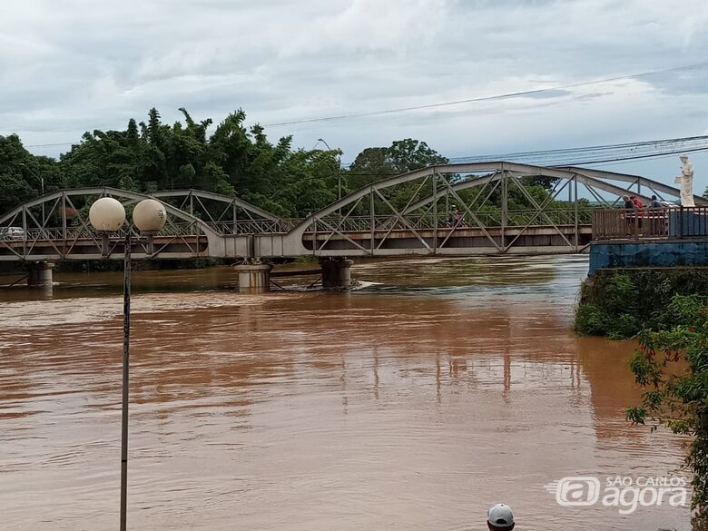O Rio Mogi Guaçu corta a cidade e foi responsável pela navegação que transportou o café juntamente com a ferrovia no Século XIX e no início do Século XX - Crédito: Divulgação 