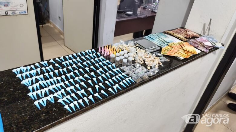 ROCAM e Força Tática prendem jovem de 21 anos por tráfico de drogas no CDHU - Crédito: Maycon Maximino 