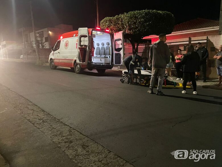 Pedestre é atropelado por motoboy na Vila Nery - Crédito: Lourival Izaque 