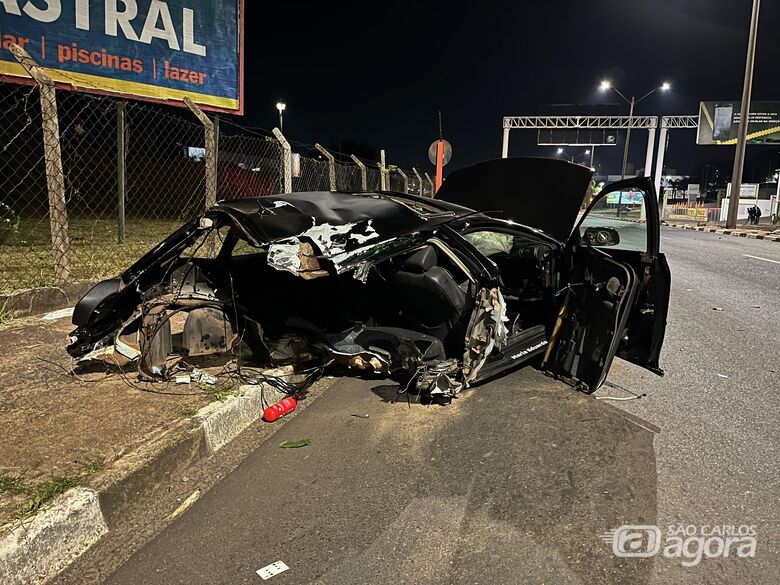 Jovem fica gravemente ferida após carro partir ao meio em acidente  - Crédito: Flavio Fernandes 