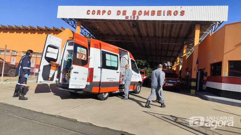 Mulher foi levada pelo cunhado até o quartel do Corpo de Bombeiros - Crédito: Maycon Maximino