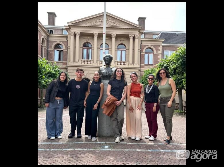 “O objetivo do evento não foi apenas apresentar os trabalhos desenvolvidos no Brasil, mas também inspirar estudantes estrangeiros a realizarem intercâmbios na USP”, relata o estudante Gabriel Iamato | Crédito da imagem: Arquivo pessoal - 