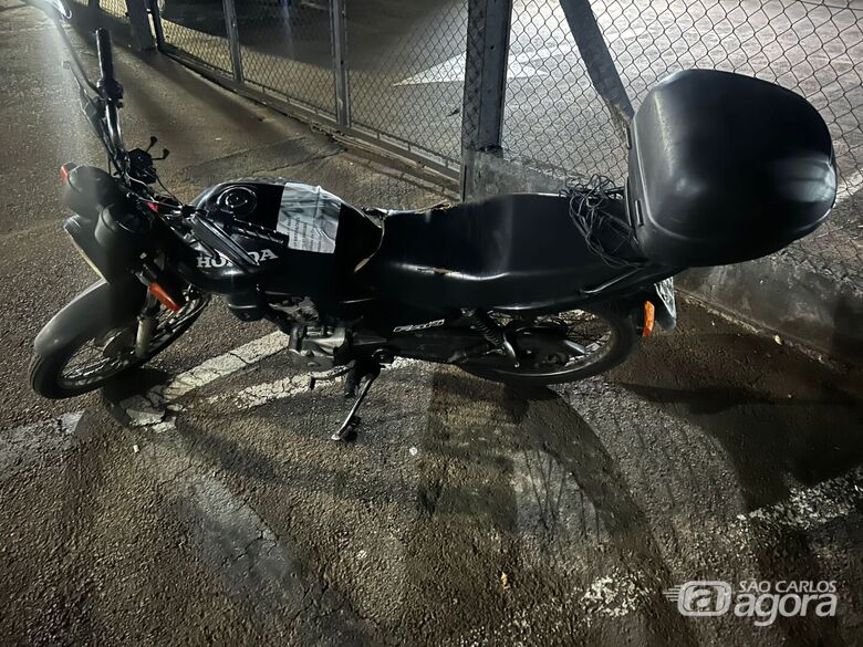 Homem acusado de tentar aplicar o golpe do falso bolo é detido com moto adulterada em São Carlos  - Crédito: Maycon Maximino