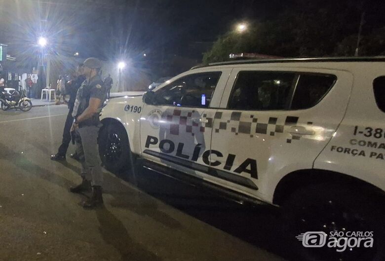 Bar é interditado durante Operação Moralização em São Carlos - Crédito: PMSC