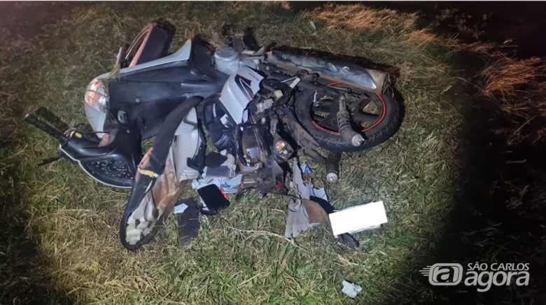 Motociclista morre após colisão traseira na SP-328 - Crédito: Artesp 