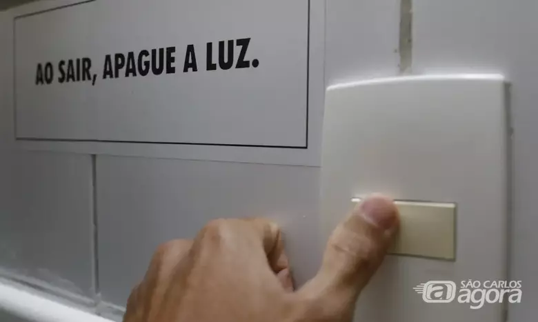 Conta de luz segue na bandeira vermelha em agosto  - Crédito: Agência Brasil 