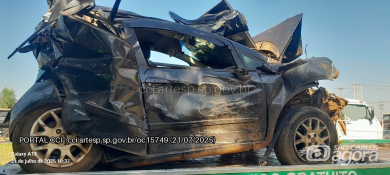 Engavetamento entre caminhonete, caminhão e carro deixa vítima em estado grave na Washington Luís  - Crédito: CCi ARTESP