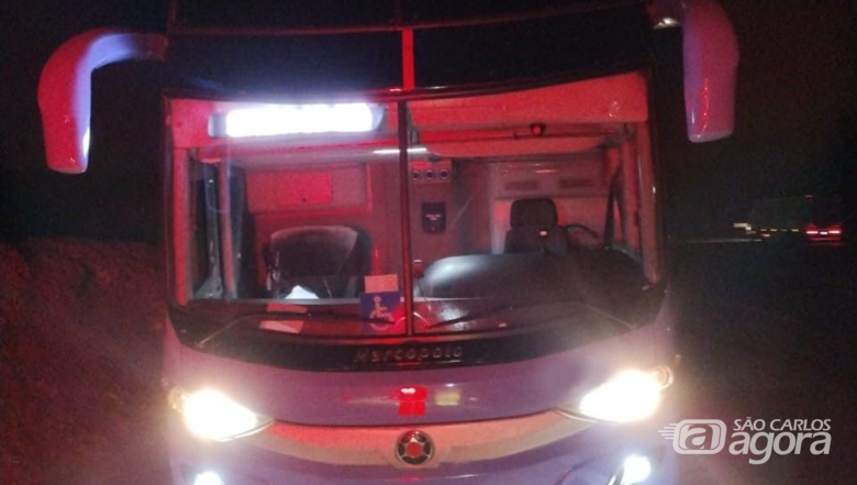 Passageira morre após queda dentro de ônibus na Rodovia SP-330 - Crédito: Artesp