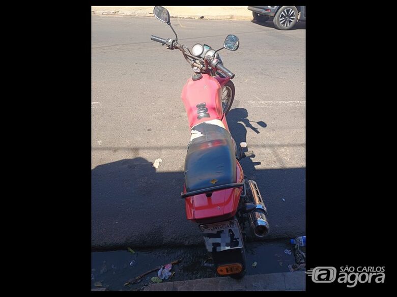 Menor é flagrado conduzindo moto sem capacete e tenta fugir da GCM em Ibaté - 