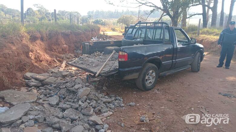 Homem é multado após descarte irregular de entulho no São Carlos VIII - Crédito: Maycon Maximino