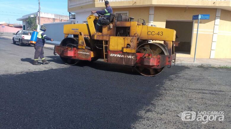 Equipe de tapa-buraco avança com obras no bairro Jardim Cruzado -