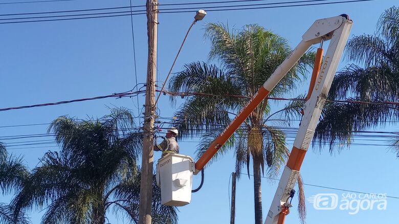 Prefeitura de Ibaté instala luminárias de LED no calçadão do bairro Popular -