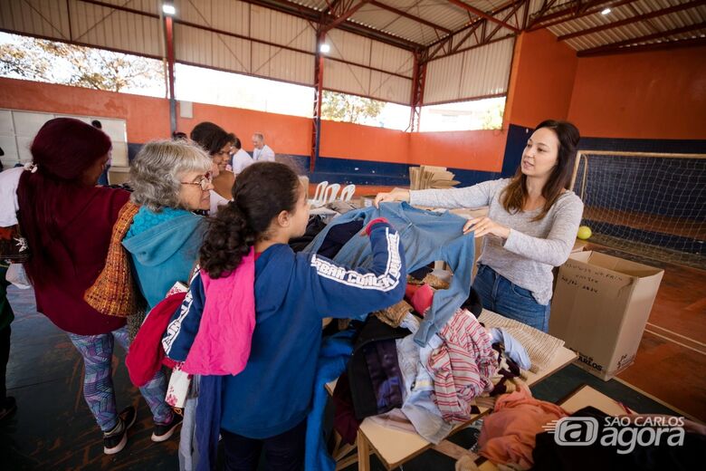 Bazar itinerante do Fundo Social atende moradores do Cidade Aracy -