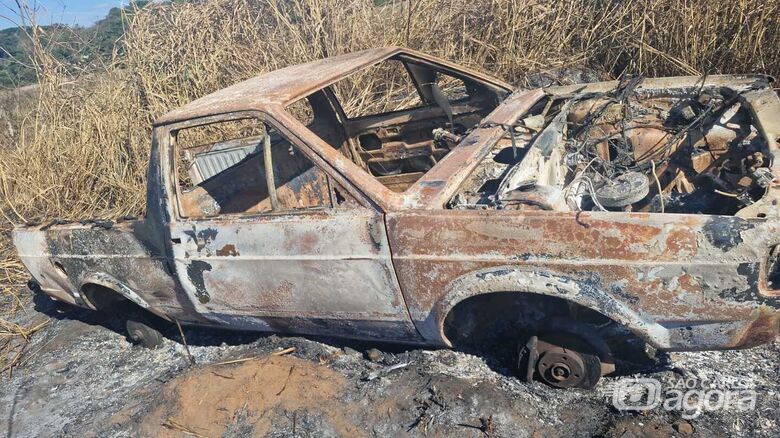 Veículo roubado na região da Babilônia é encontrado incendiado - Crédito: Maycon Maximino