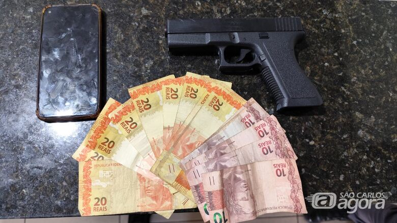 Homem é preso em flagrante após roubo a comércio na Vila Costa do Sol - Crédito: Maycon Maximino