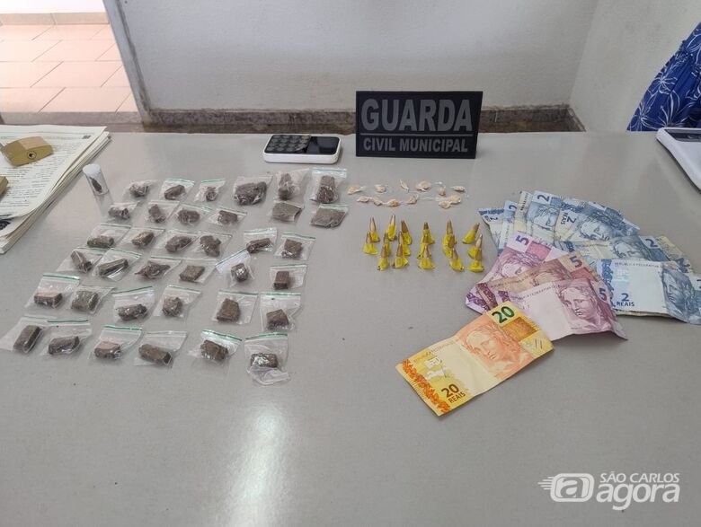 Guarda Municipal de Ibaté apreende drogas, dinheiro e maquininha de cartão no Jardim Cruzado - 
