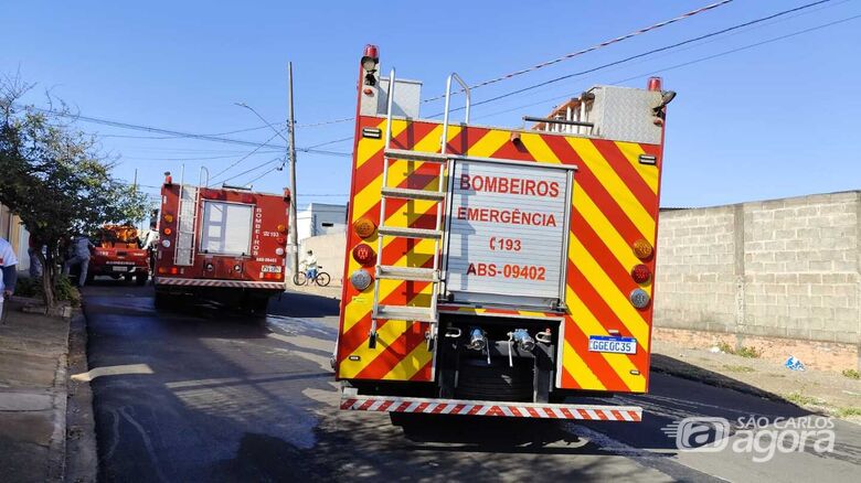 Criança e avó sofrem intoxicação leve após incêndio em residência na Vila Santa Madre Cabrini - Crédito: Maycon Maximino