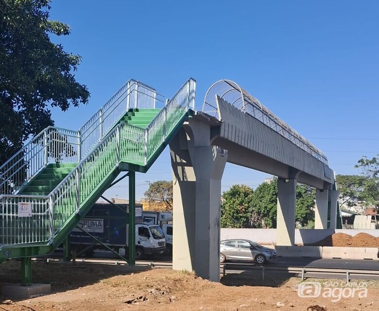 Pais reclamam de interdição de passarela entre Jóquei Clube e Jardim Paulistano -