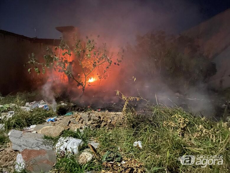 Terreno abandonado e queimadas preocupam moradores no Cidade Aracy - Crédito: Lourival Izaque