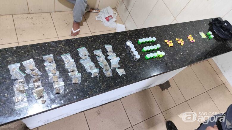 Homem é preso por tráfico de drogas na manhã desta sexta-feira no Jardim Gonzaga - Crédito: Maycon Maximino