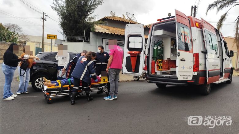 Motoboy fica ferido em colisão entre carro e moto no Jardim Bandeirantes - Crédito: Maycon Maximino