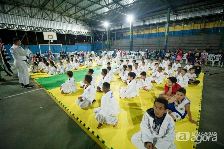 Lançamento do Projeto Superação Judô na EMEB Arthur Natalino Derigge, com presença dos atletas olímpicos Branco Zanol e Diego Hypólito, levando esporte, disciplina e cidadania a 100 crianças de São Carlos. - Crédito: divulgação