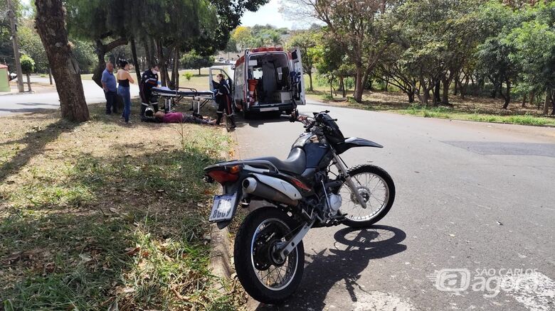 Colisão traseira deixa motociclista ferido  - Crédito: Maycon Maximiano 