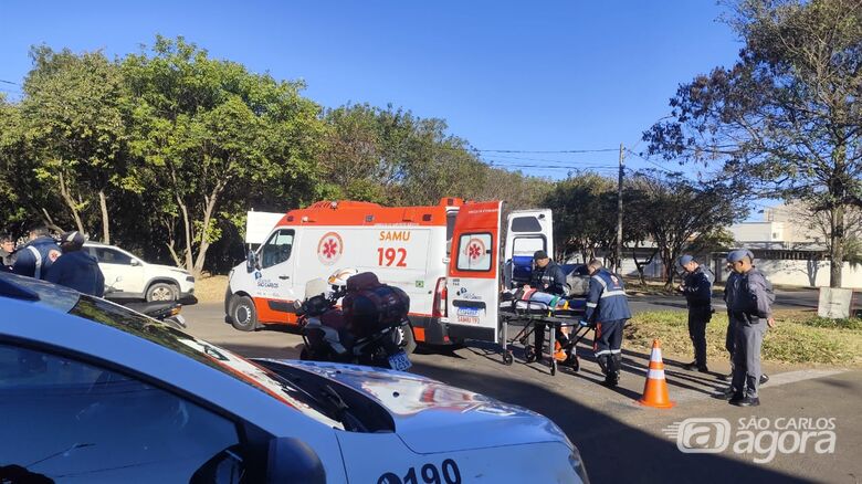 Colisão entre caminhonete e moto deixa passageira ferida no Jardim Embaré - Crédito: Maycon Maximino