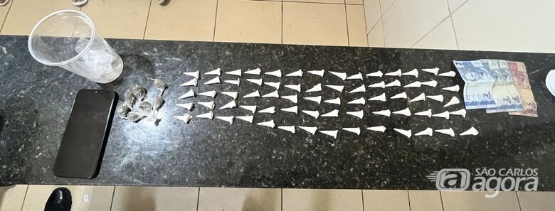 PM apreende drogas no bairro Jacobucci em São Carlos
 - Crédito: Lourival Izaque
